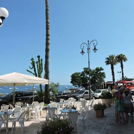 Maretna Daire Giardini Naxos
